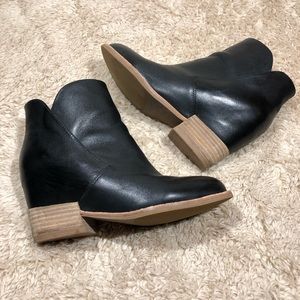 Antelope 752 black wedge ankle boots